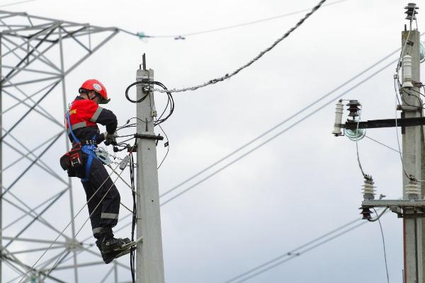 Энергетики работают в усиленном режиме в условиях непогоды