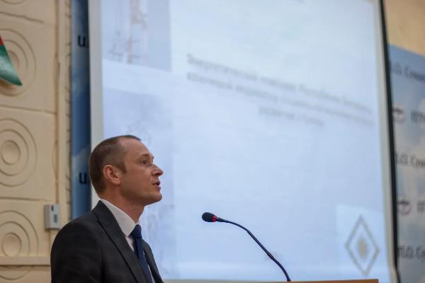 Денис Мороз встретился со студентами Гомельского государственного технического университета им. П.О. Сухого Денис Мороз встретился со студентами Гомельского государственного технического университета им. П.О. Сухого
